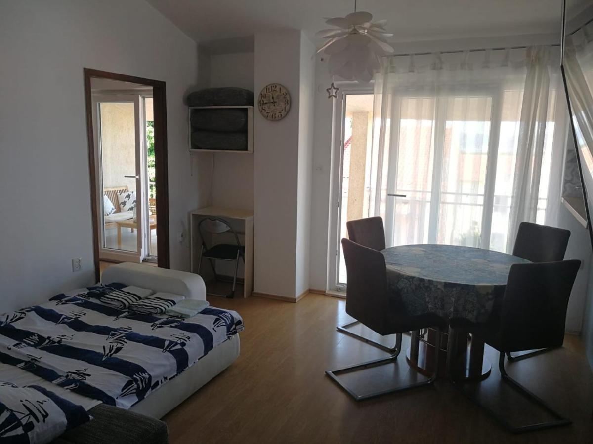 Apartmani Nea Biograd Na Moru Exteriör bild