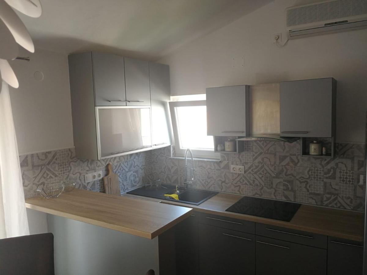 Apartmani Nea Biograd Na Moru Exteriör bild
