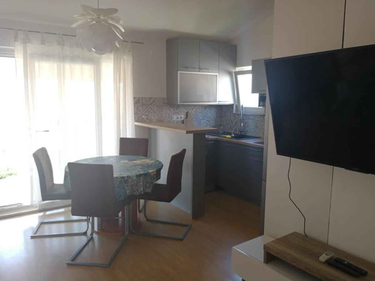 Apartmani Nea Biograd Na Moru Exteriör bild