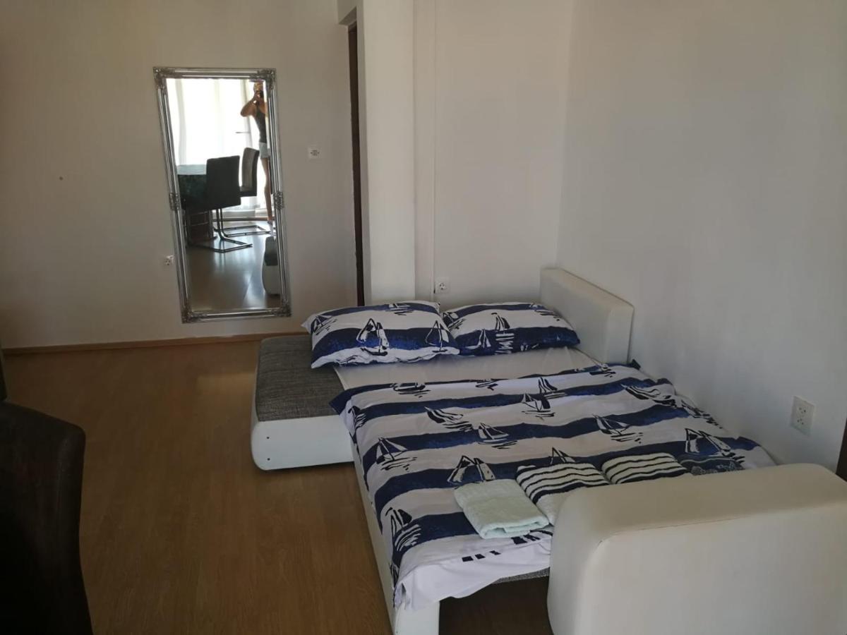 Apartmani Nea Biograd Na Moru Exteriör bild