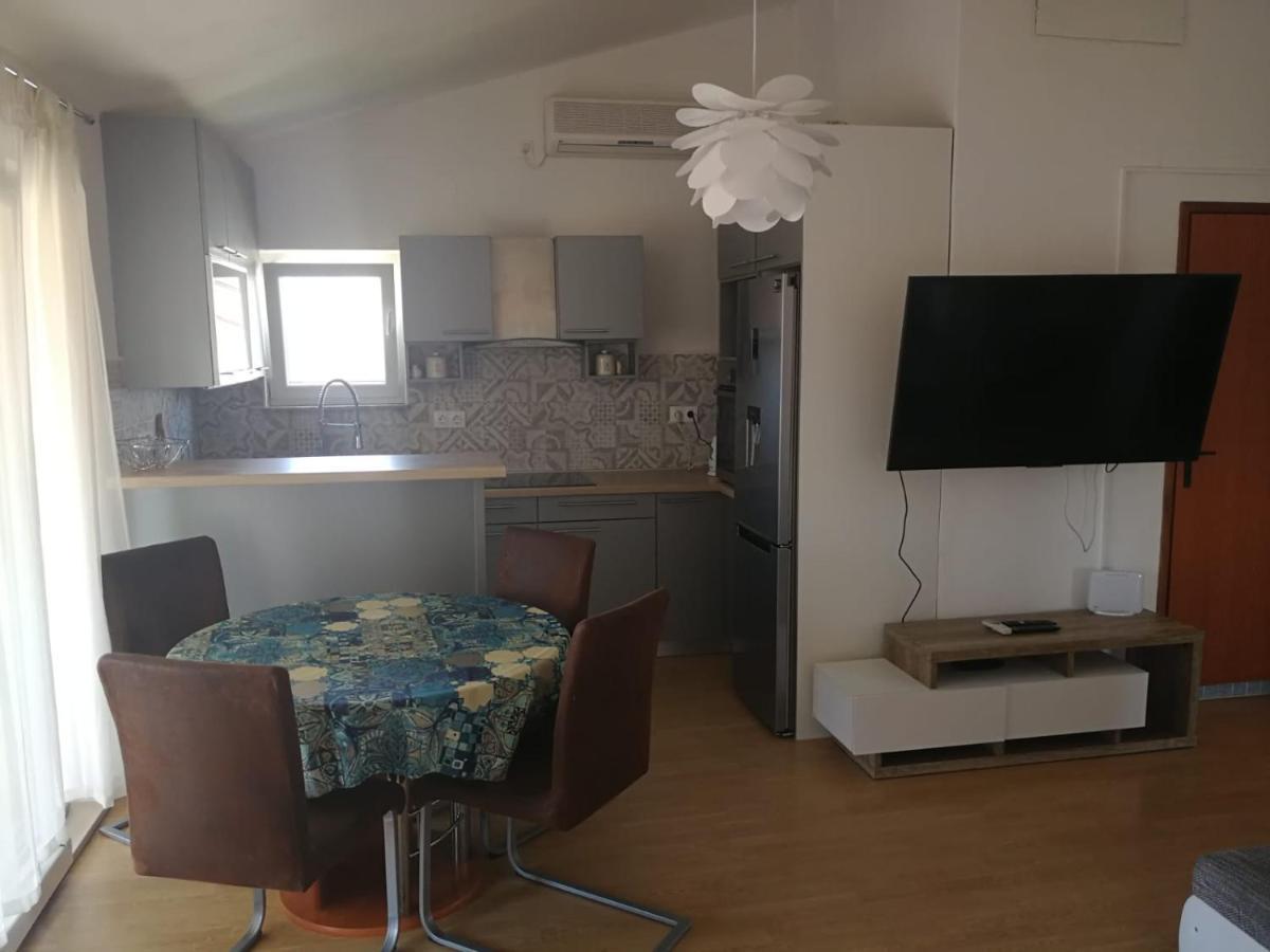 Apartmani Nea Biograd Na Moru Exteriör bild