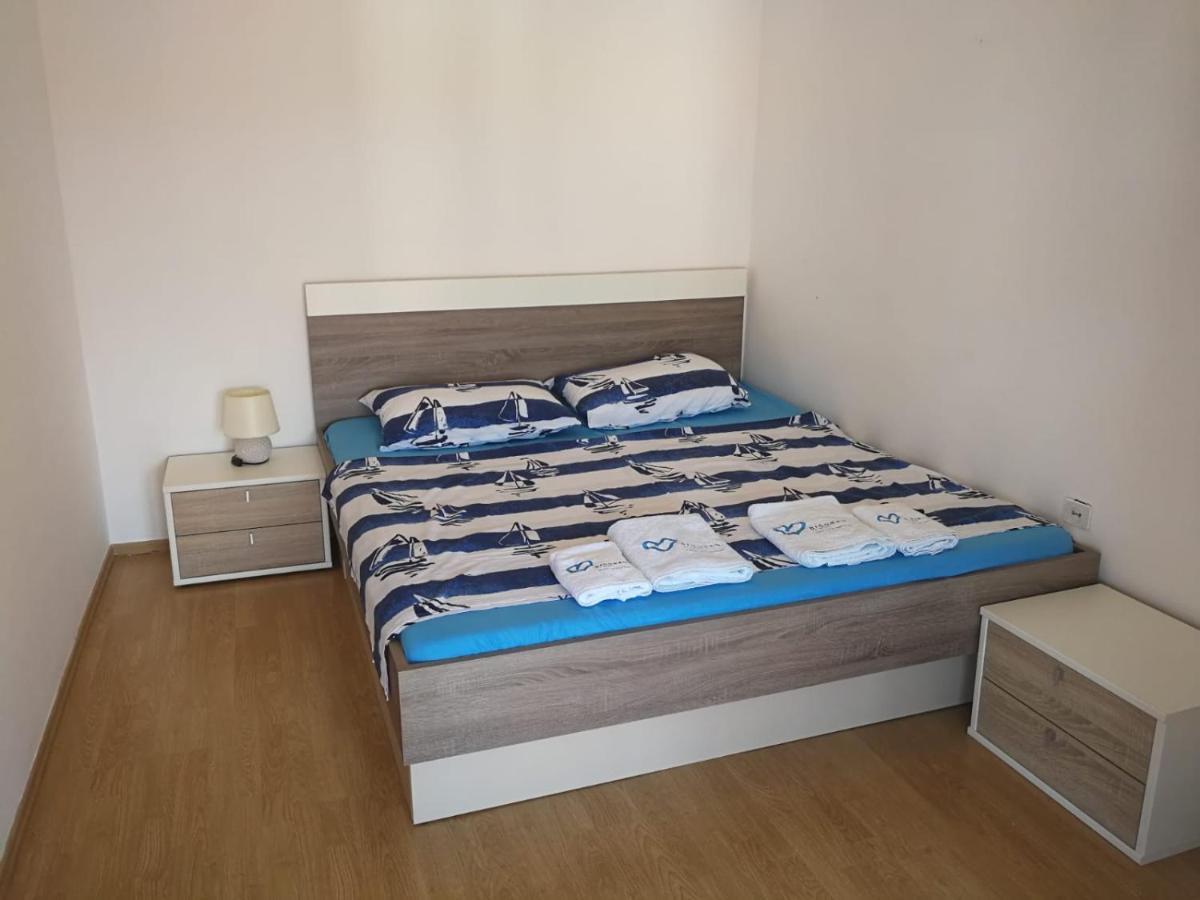 Apartmani Nea Biograd Na Moru Exteriör bild