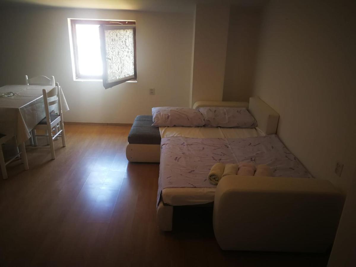Apartmani Nea Biograd Na Moru Exteriör bild